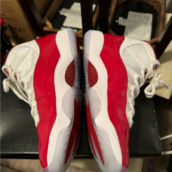 Jordan 11 Cherry - Picture 2 of 9